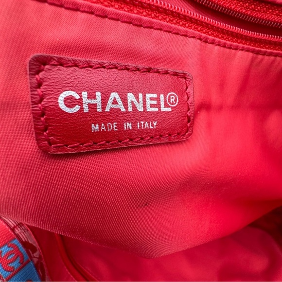 ❤️Chanel Red Travel Ligne Nylon Tote (unique color) - Picture 4 of 15